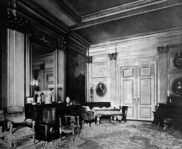De zaal met beschilderingen en betimmeringen uit 1684/85 en verder 19de-eeuwse aankleding