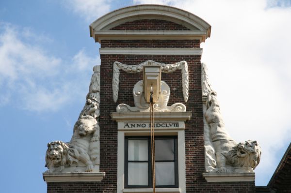Klauwstukken met leeuwen (&copy; Walther Schoonenberg)