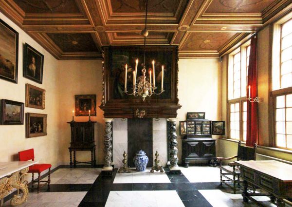 17de-eeuwse zaal (© Walther Schoonenberg)