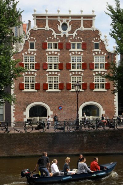 Rolornamentengevel ontworpen door Hendrick de Keyser (Bushuis) (&copy; Walther Schoonenberg)