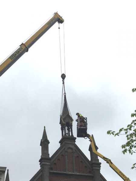 Torentje van Bloemgrachtkerk verwijderd
