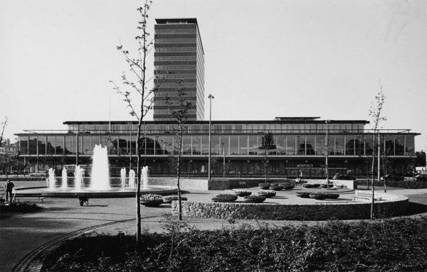 De Nederlandsche Bank op het Frederiksplein in 1968. Foto P.H. Goede, collectie DNB.