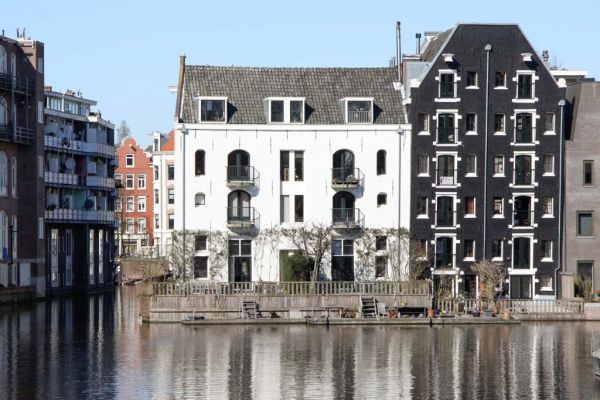 Vierwindenstraat 201-203 gezien vanaf de Realengracht (© Walther Schoonenberg)