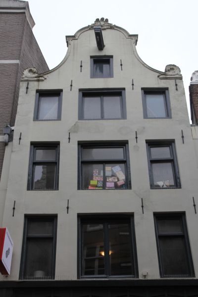 Kalverstraat 210 (© Walther Schoonenberg)