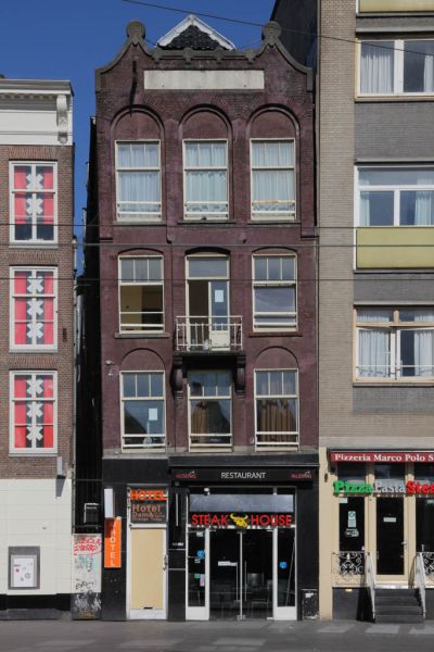 Damrak 32 (&copy; Walther Schoonenberg)