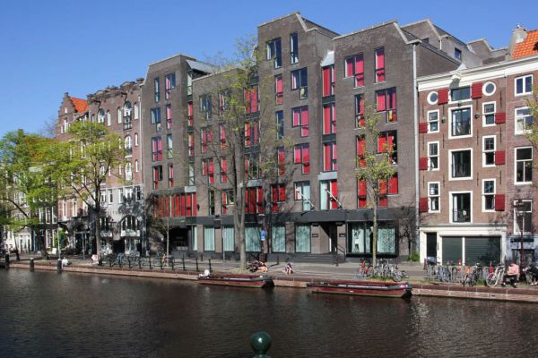 Openbare Bibliotheek (&copy; Walther Schoonenberg)