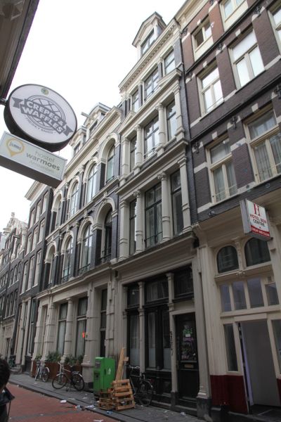 Warmoesstraat 74 (© Walther Schoonenberg)