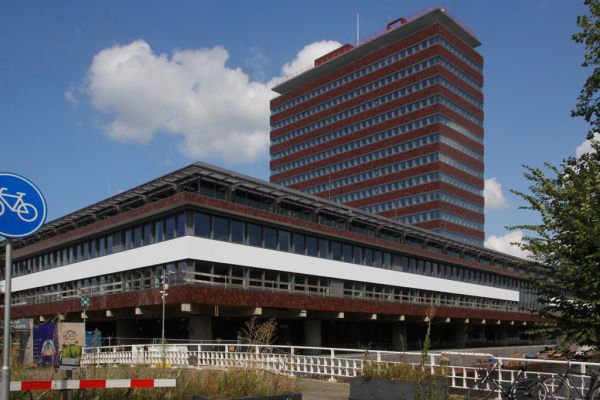 De Nederlandsche Bank zonder de ronde toren (© Walther Schoonenberg)