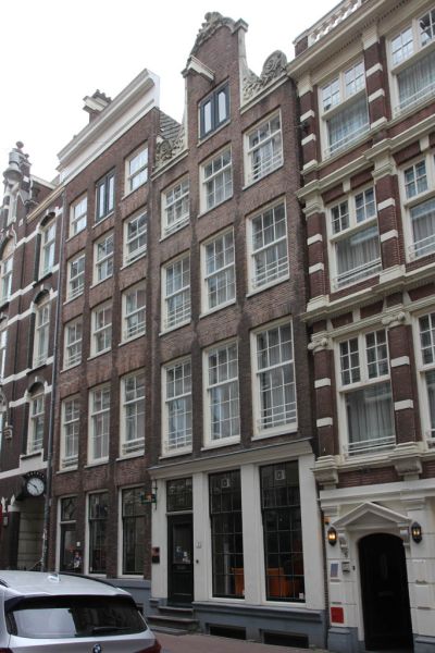 Nieuwe Doelenstraat 1 en 3 (&copy; Walther Schoonenberg)