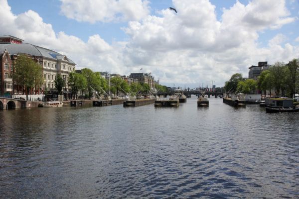 Amstelsluizen (&copy; Walther Schoonenberg)