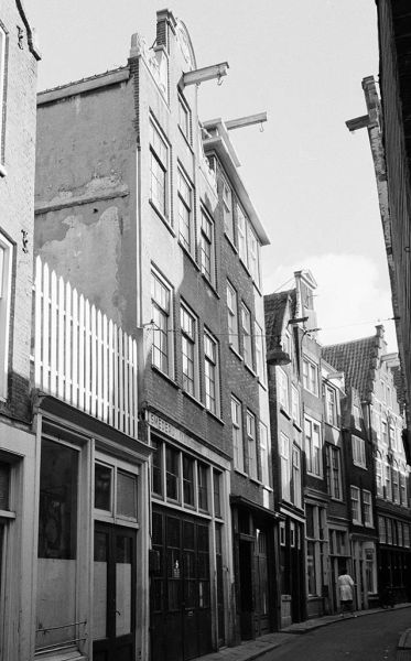 Sint Nicolaasstraat 32