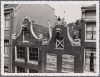 Berenstraat 12 en 10 in 1935 vóór de sloop. Foto gemaakt door E. van Houten (Kerkstraat 119)
