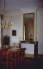 Zaal met schouw, spiegel en stucwerk in overgangsstijl Lodewijk XVI (Herengracht 218-220) (© Walther Schoonenberg)