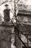 Detail van een oude foto van 1936 toont een gesloten attiek. Deze is in 1995 teruggebracht.