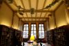 Bibliotheek in het voorhuis 1ste verdieping (© Walther Schoonenberg)