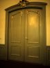 Dubbele deur tussen voor- en achterkamer in Lodewijk XV-stijl.