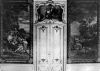 De veilingcatalogus van F. Muller toont een historisch interieur met een deurstukje van Jacob de Wit