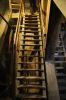 Houten laddertrap (Oudekerksplein 15) (© Walther Schoonenberg)