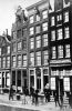 Leliegracht 8 geheel rechts op een foto uit ca. 1865