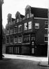 Driehoekstraat. Op nr 18 likeurstokerij, distilleerderij, limonade- en siroopfabriek A. van Wees.