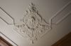 Stucornament aan plafond (&copy; Walther Schoonenberg)