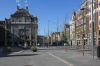 De Bijenkorf vanaf het Beursplein (© Walther Schoonenberg)