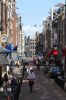 Herengracht 487 ligt in het verlengde van de Nieuwe Spiegelstraat (&copy; Walther Schoonenberg)