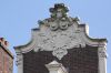 Vulling van gebogen fronton in de geveltop (&copy; Walther Schoonenberg)