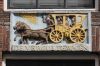 Gevelsteen De Vergulde Wagen (&copy; Walther Schoonenberg)