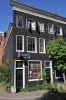 Hofje van de Weduwe Roosen, Eerste Passeerdersdwarsstraat 124-130 (&copy; Walther Schoonenberg)